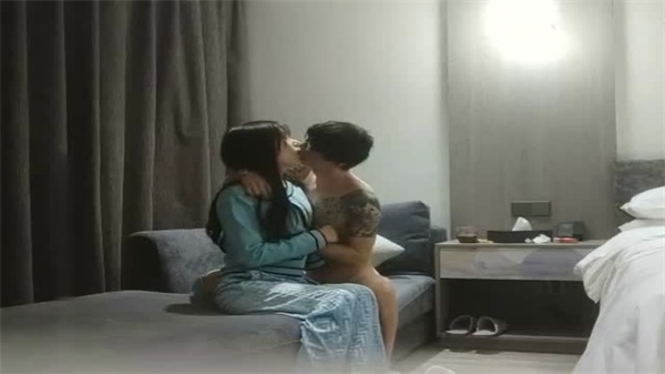 利哥探花 极品嫩模爆操狂干 淫水泛滥直喷内射