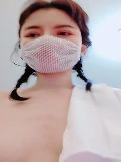 第一骚女卫生间自慰,振动棒猛操高潮狂喷