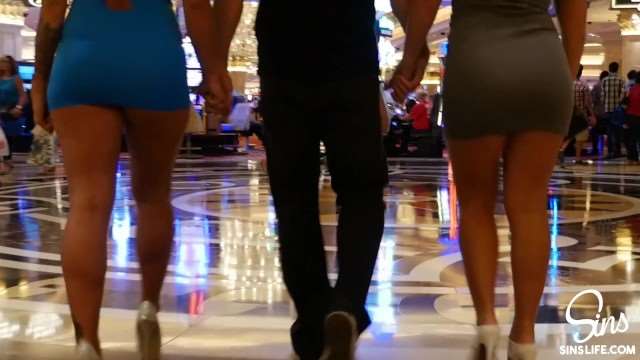JohnnySins 拉斯维加斯双飞盛宴：巨乳淫娃任我干