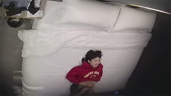 酒店偷拍情侣狂野战!淫叫声浪高清流出